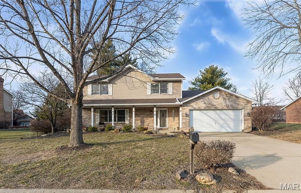 1st image of 6 Mapleleaf Ln