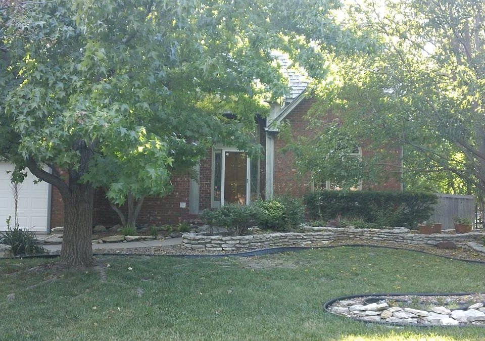 1st image of 909 N Cypress Dr