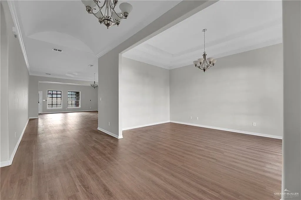 3 bed, 2.5 bath, 2155 sqft, $2,300 — Photo 3