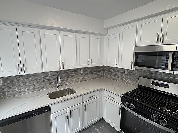 2nd image of 192-04D 71st Cres #L
