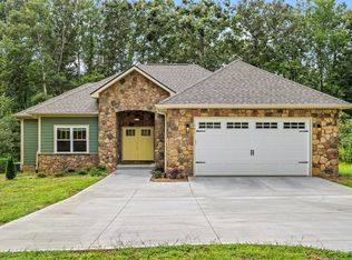 101 Lake Ter, Townville, SC 29689