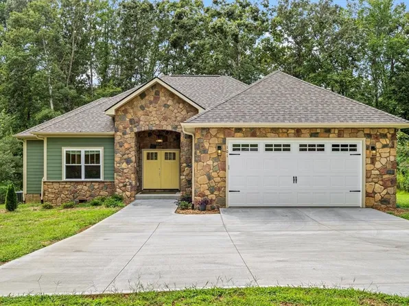 101 Lake Ter, Townville, SC 29689