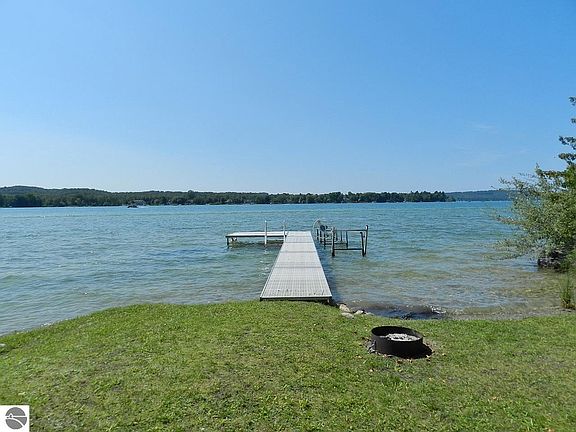 2nd image of 915 N Sunset Shores Dr