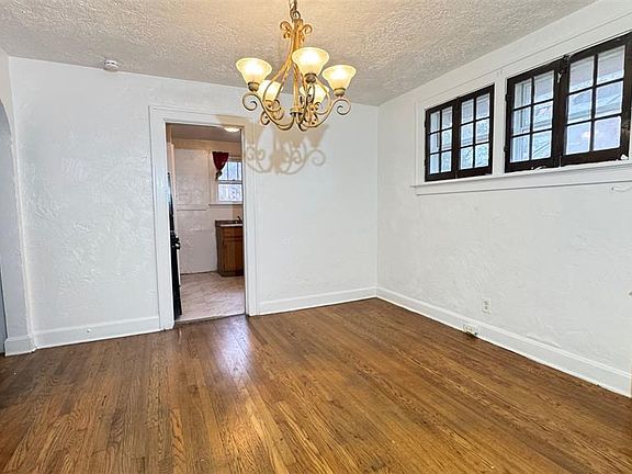 4th image of 8033 Washington St
