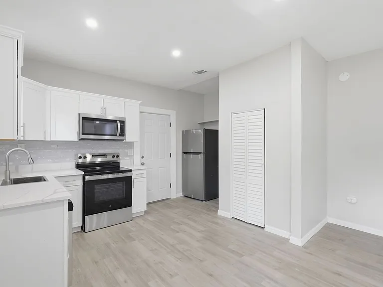 727 Wood St — Photo 6