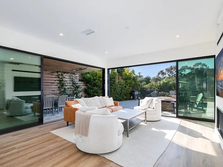 3608 Oleander Dr — Photo 16