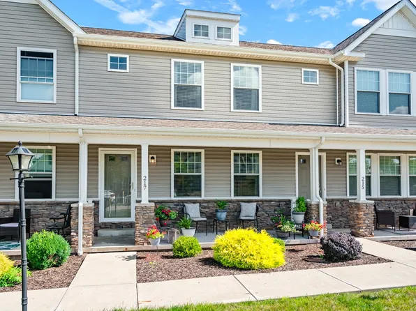 217 Spring Blossom Cir, Beaver Falls, PA 15010
