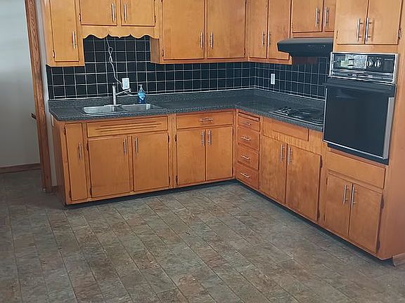 5th image of 66 Sandcreek Dr