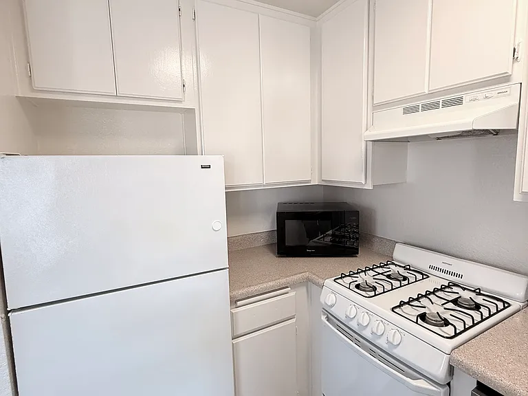 1207 Mira Mar Ave #204 — Photo 6