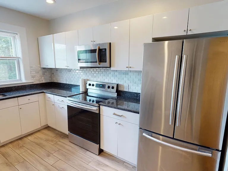 90 Bristol St — Photo 14