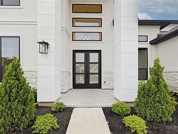 4th image of 15634 Early Bird Ln