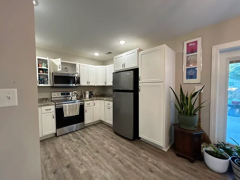 1208 Ragin St — Photo 8