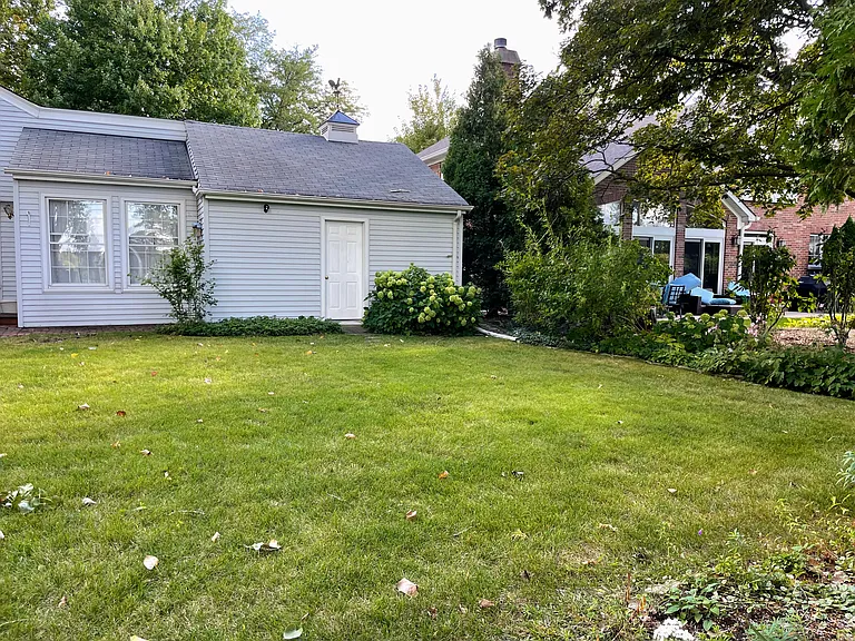 2546 Laurel Ln — Photo 7