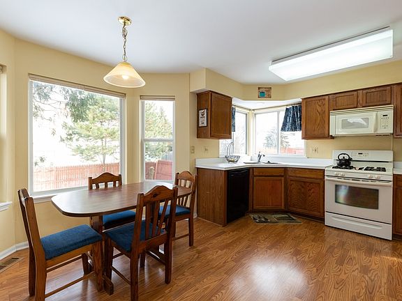 5th image of 1302 York Dr