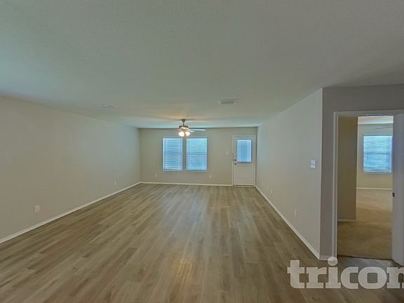 4th image of 758 Bayonet St