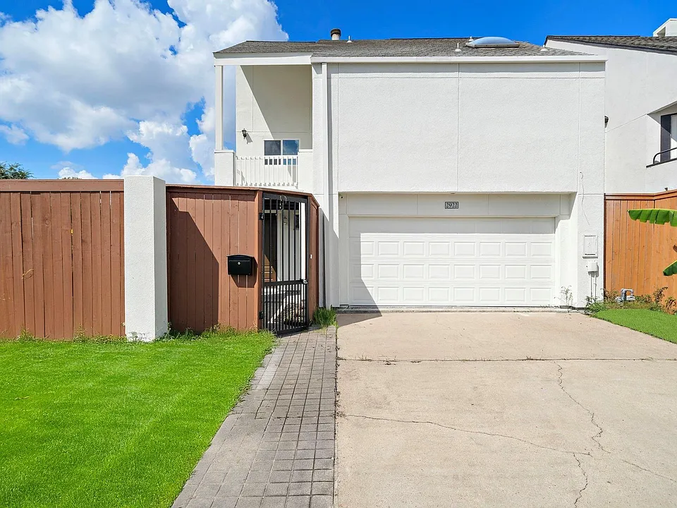 2922 Bering Dr
