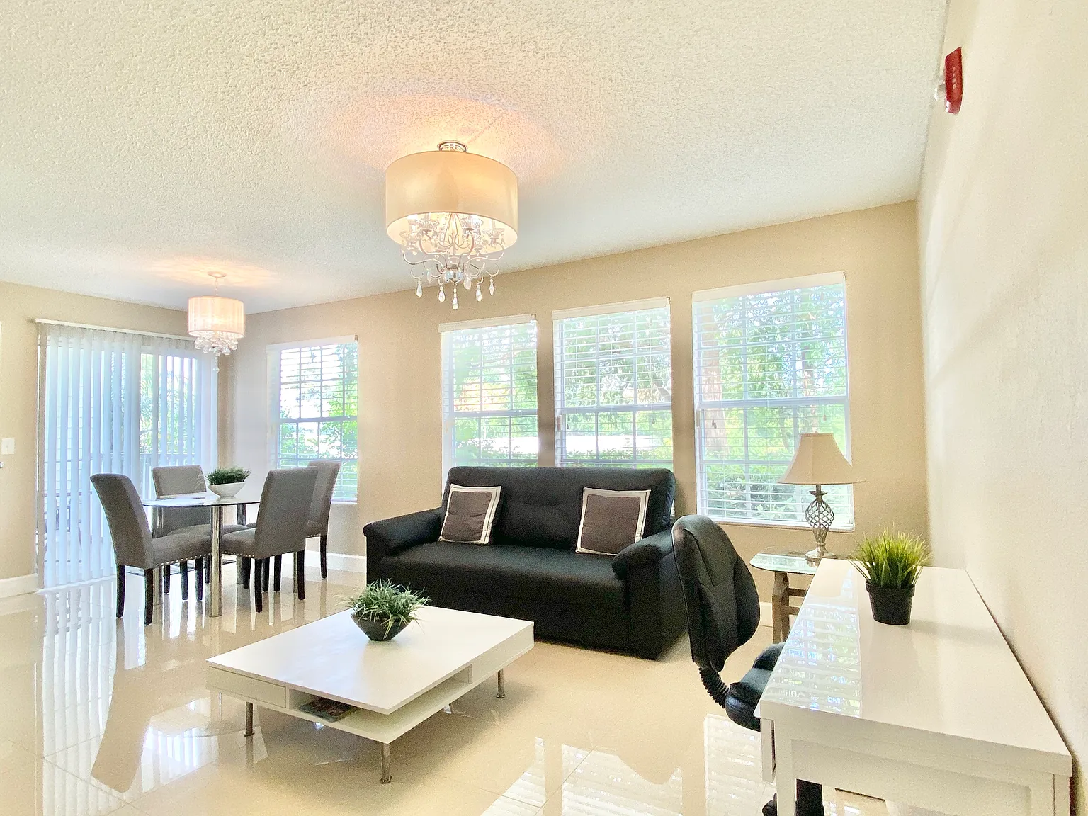 2 bed, 1000 sqft, $3,000 — Photo 1
