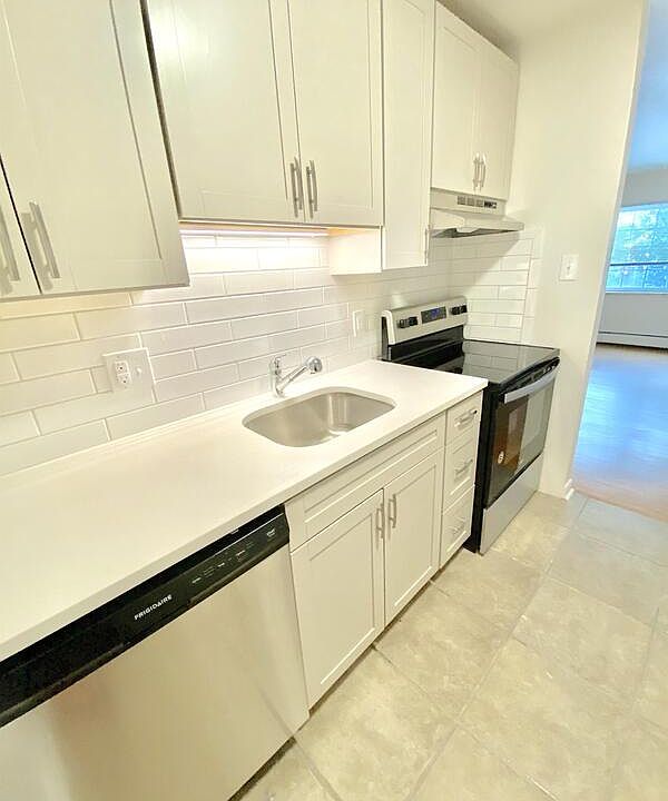 1st image of 1415 N Pearl St #101