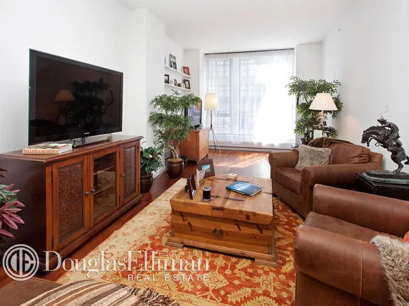 255 Hudson Street image 1 of 13