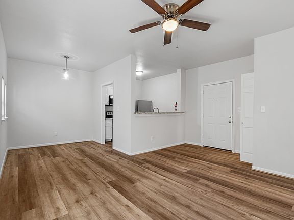 4th image of 4311 Harrisburg Blvd #5