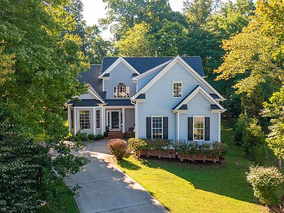 2nd image of 606 Everglades Dr