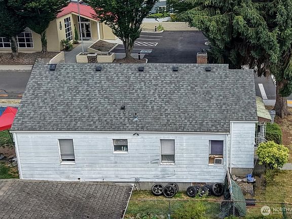 3rd image of 75 Williams Avenue S