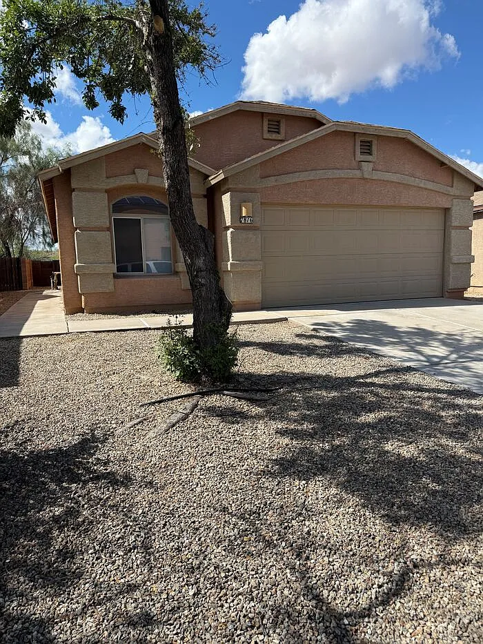 3 bed, 2.0 bath, 1446 sqft, $1,700 — Photo 1