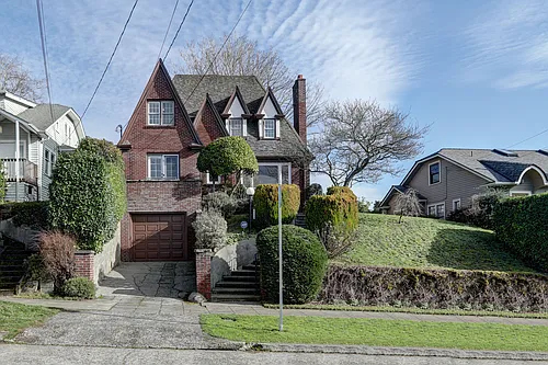 6510 17th Ave NE Photo 1