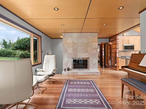 105 Hillside Dr, Davidson, NC 28036