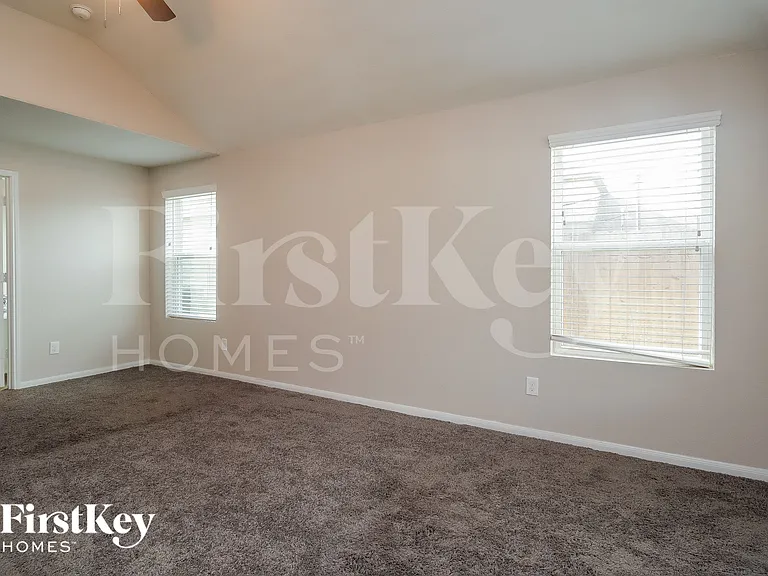 1023 Ranch Oak Dr — Photo 11