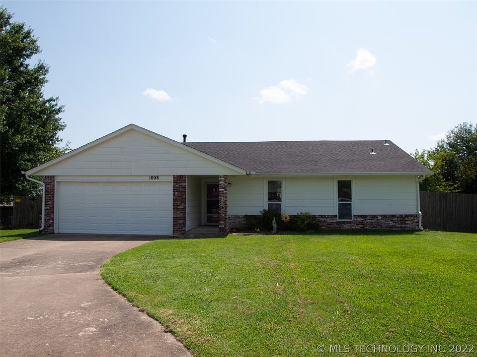1st image of 1008 N Hickory Dr