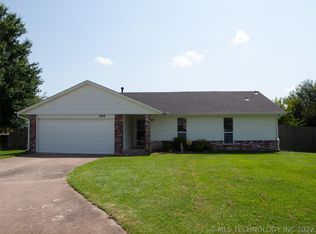 1008 N Hickory Dr, Broken Arrow, OK 74012