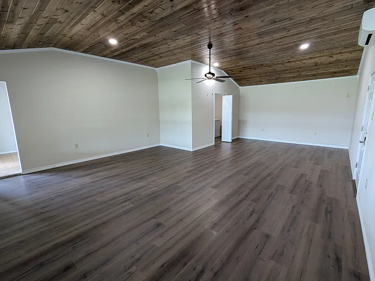5694 N US Highway 277 — Photo 27