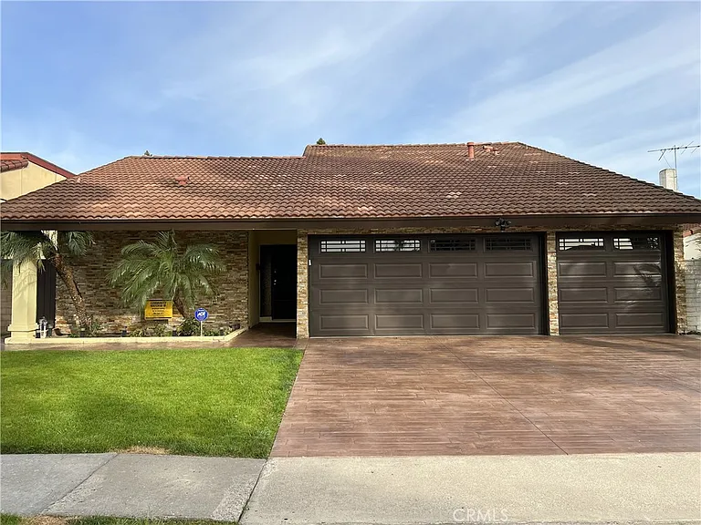 19104 Stefani Ave — Photo 1