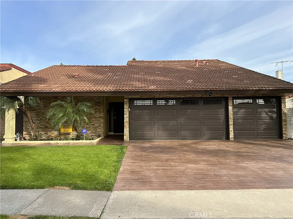 19104 Stefani Ave