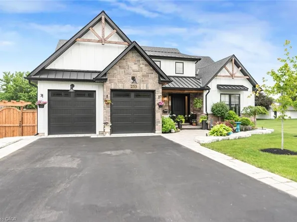 253 Central Ave, Grimsby, ON L3M 4Y2