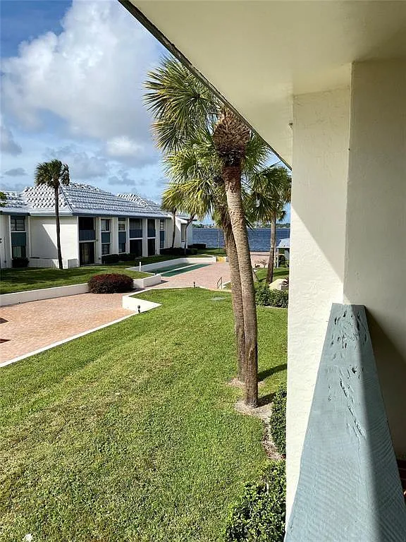 2 bed, 2.0 bath, 1300 sqft, $2,200 — Photo 2