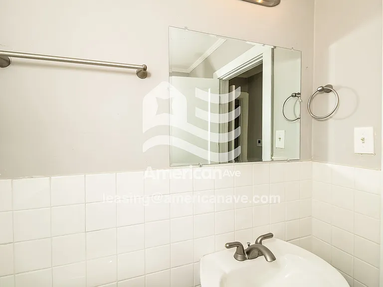 572091_012_wm_-_bathroom_13157171.jpg