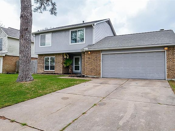 2nd image of 8523 Lake Crystal Dr