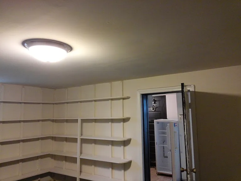 146 S Barton St — Photo 13