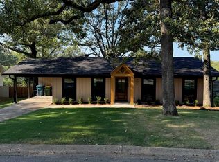 8009 Iowa Dr, Little Rock, AR 72227