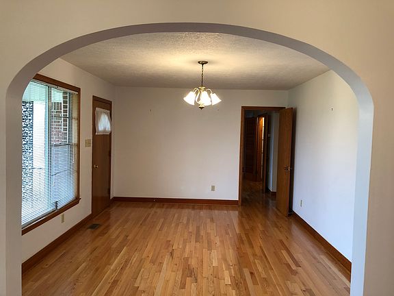 3rd image of 3278 Montgomery Dr