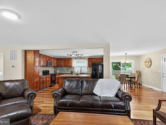 5th image of 1116 Riden Ct