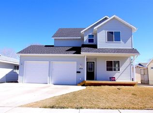 1315 5th St SW, Minot, ND 58701