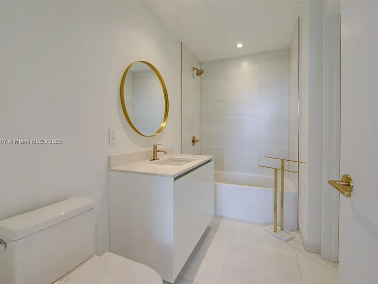 2678 Tigertail Ave #1403 — Photo 10