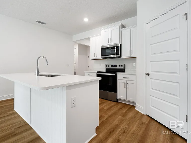 12946 Grand Rapids Rd — Photo 5