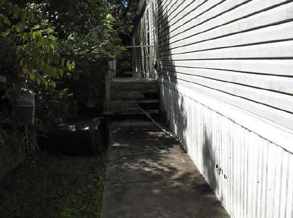 2nd image of 301 S Pecan St