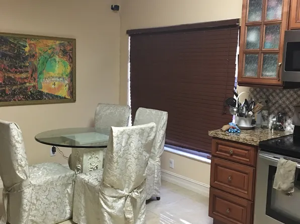 2036 NW 183rd Cir, Hollywood, FL 33029