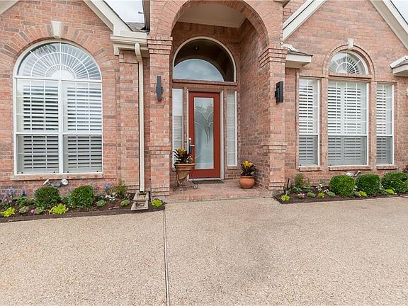 2nd image of 601 Beacon Hill Dr