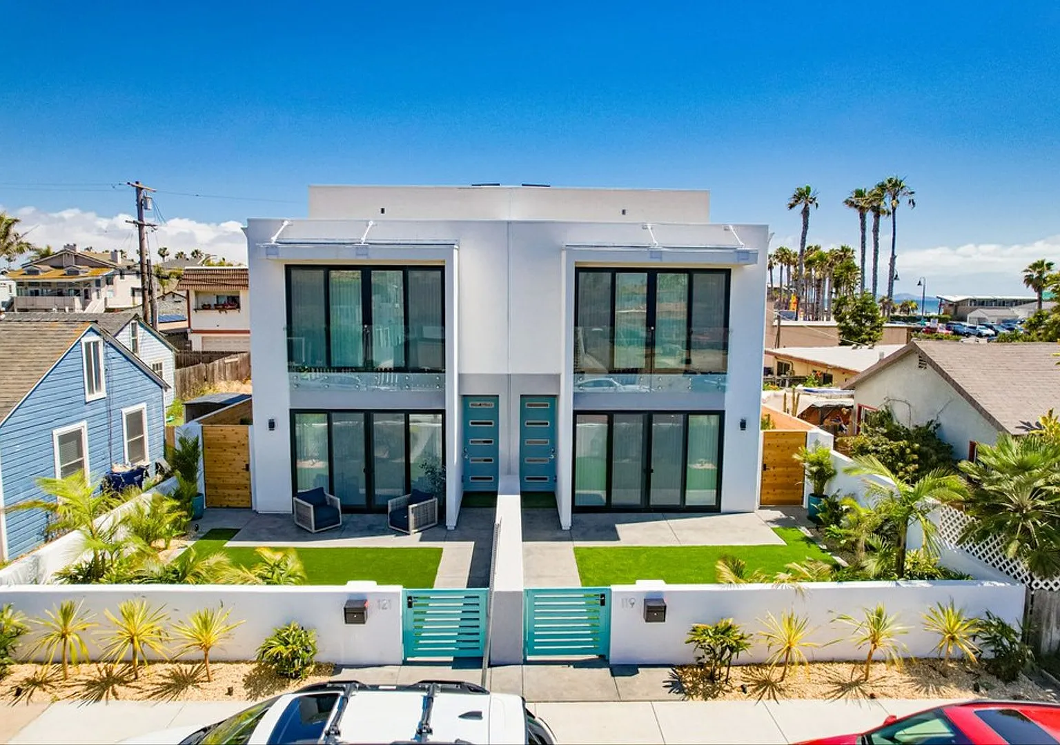 Luxury Coastal Townhome | Private Rooftop + Private Garage | Steps to the Beach — Photo 4